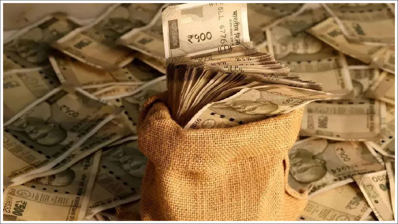 Investment  Plan: పీపీఎఫ్‌లో ఉమ్మడి ఖాతా సౌకర్యం లేదు. కానీ భార్యాభర్తలు వారి వారి పేర్లపై వేర్వేరు ఖాతాలను తెరవవచ్చు. ఇద్దరూ సంవత్సరానికి ఒక్కొక్కరు రూ. 1.50 లక్షలు జమ చేస్తే, ఆ సంవత్సరానికి మొత్తం పెట్టుబడి రూ. 3 లక్షలు అవుతుంది.