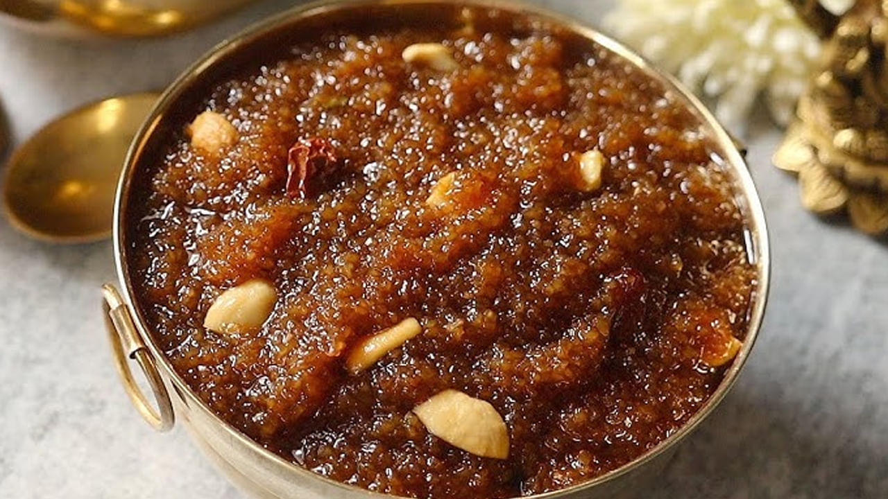 గోధుమ రవ్వ కేసరి : కార్తీక పౌర్ణమి రోజు చాలా మంది సత్యనారాయణ స్వామి వ్రతాలు చేసుకుంటారు. అయితే ఆ సమయంలో గోధుమ రవ్వతో చేసిన కేసరి, స్వామి వారికి నైవేద్యంగా పెట్ట వచ్చు. కాగా, ఇప్పుడు మనం అన్నవరం ప్రసాదం స్టైల్‌లో గోధుమ రవ్వ కేసరి ఎలా తయారు చేసుకోవాలో చూద్దాం.