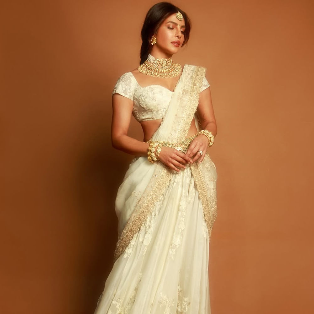 ప్రస్తుతం టాలీవుడ్ అవైటెడ్ ఫిల్మ్ వారణాసి. దర్శకధీరుడు రాజమౌళి దర్శకత్వంలో సూపర్ స్టార్ మహేష్ బాబు ప్రధాన పాత్రలో నటిస్తున్న ఈ సినిమా కొన్ని నెలలుగా షూటింగ్ జరుపుకుంటుంది. ఈ సినిమాపై ఇప్పటికే భారీ హైప్ నెలకొంది.