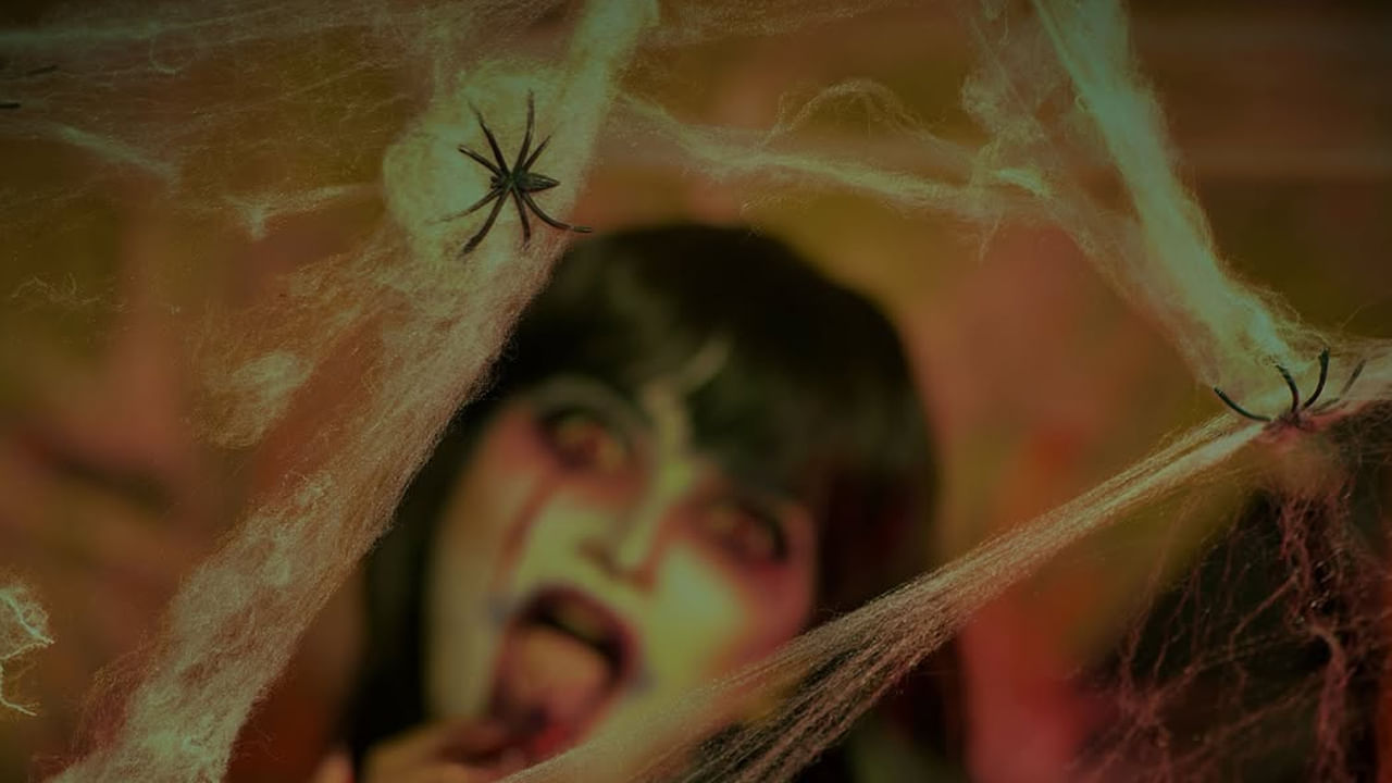 తర్వాత బిగ్ బాస్ సీజన్ 7లో హౌజ్లోకి అడుగు పెట్టి తన ఆట తీరుతో అందరి మనసు దోచి, టాప్ 5 కంటెస్టెంట్గా నిలిచింది. ఇక ఈ అమ్మడు ఎప్పుడూ సోషల్ మీడియాలో చాలా యాక్టివ్గా ఉంటూ, బుల్లితెర నటుడు, ప్రియుడు శివతో కలిసి ఎంజాయ్ చేస్తున్న ఫొటోస్ షేర్ చేస్తుంటుంది.