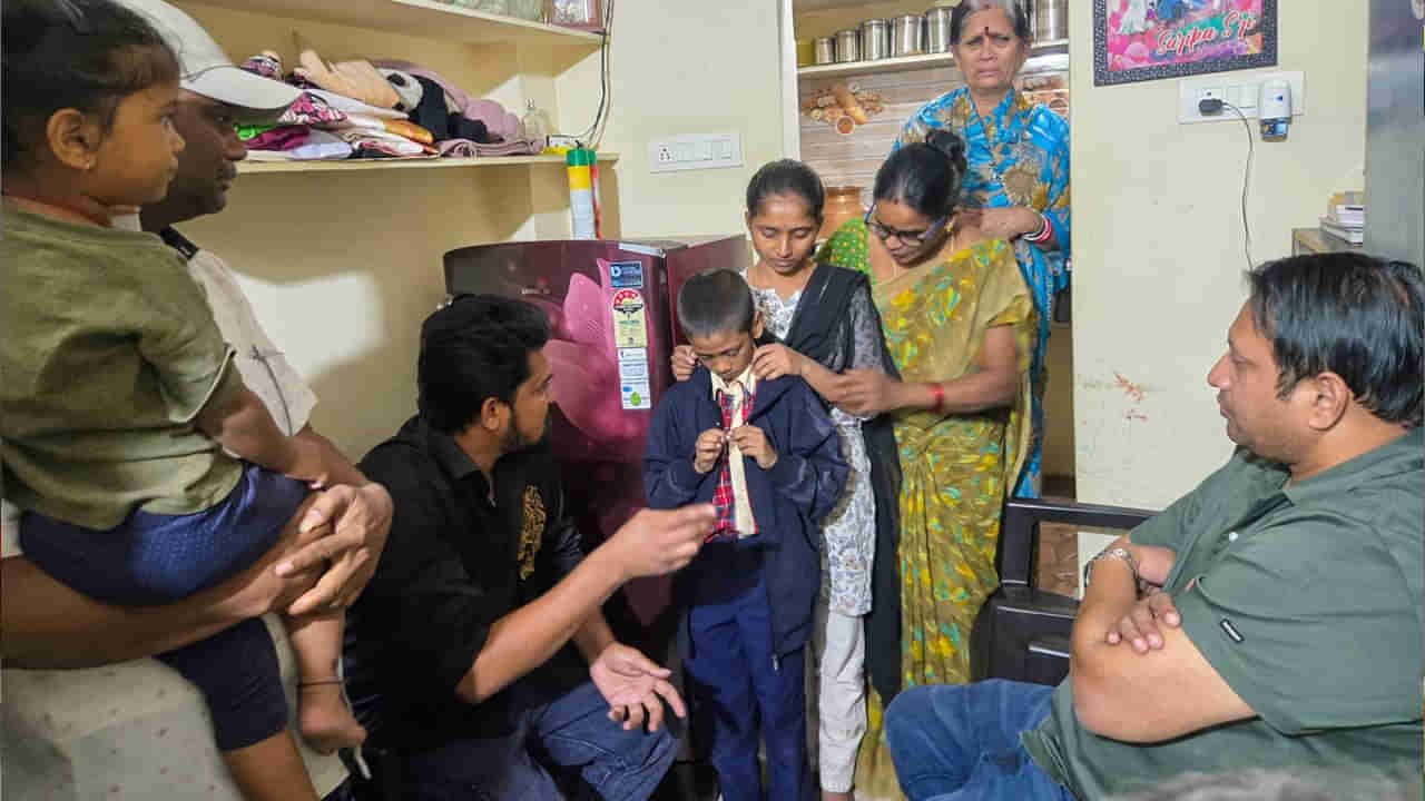 Producer SKN: మీ మీద గౌరవం పెరిగింది సార్.. మహేష్ బాబు అభిమాని కుటుంబానికి నిర్మాత ఎస్కేఎన్ భారీ ఆర్థిక సాయం..