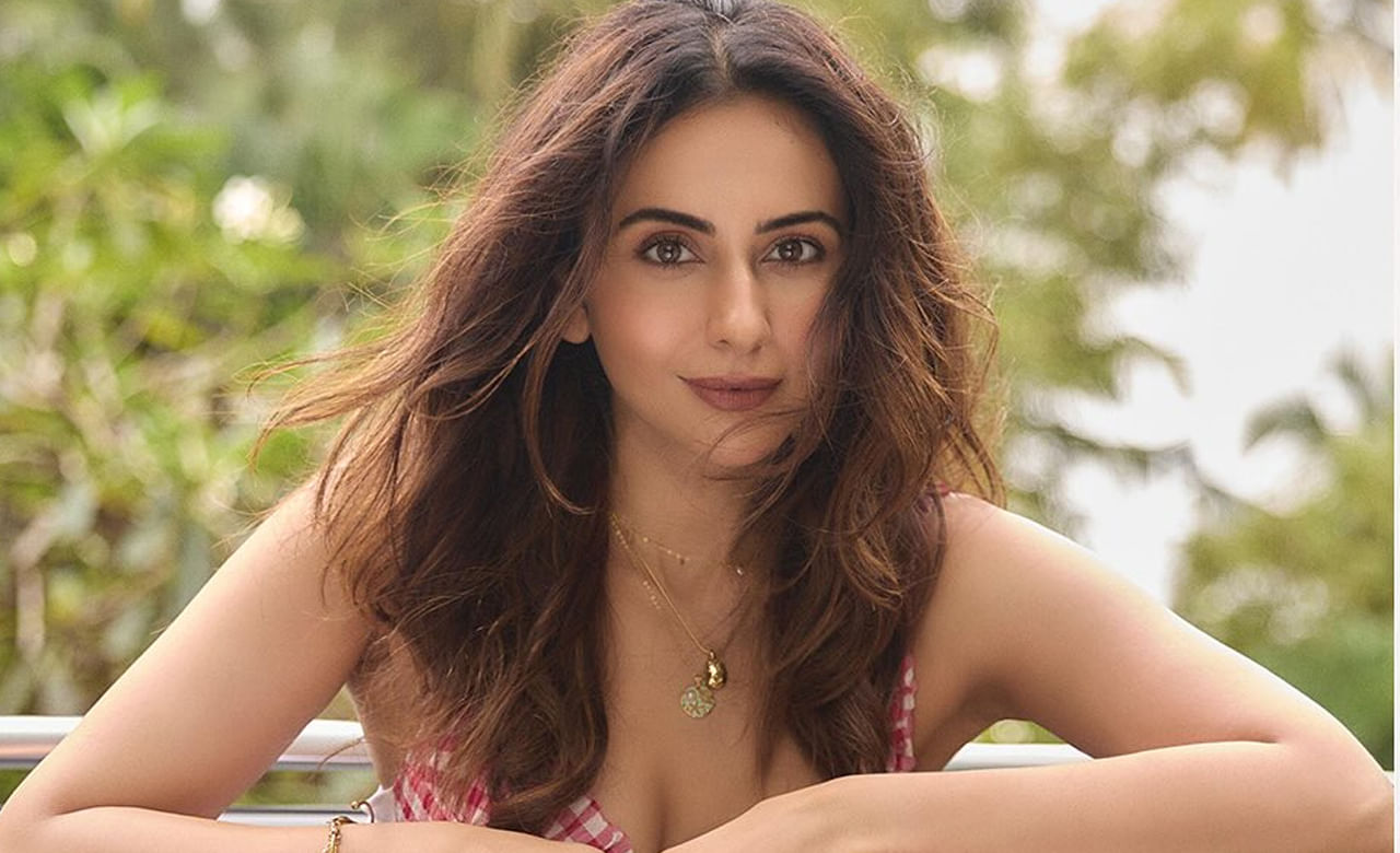 Rakul Preet Singh: గ్లామర్‌తో కొడుతున్న రకుల్ ప్రీత్ సింగ్..! అన్నింటికీ అందమే సమాధానం