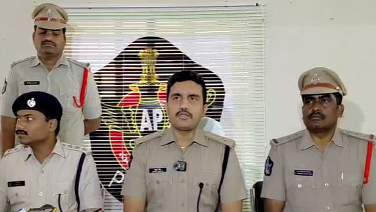 రామచంద్రపురంలో సంచలనం రేపిన బాలిక అనుమానాస్పద మృతి కేసును ఛేదించిన పోలీసులు