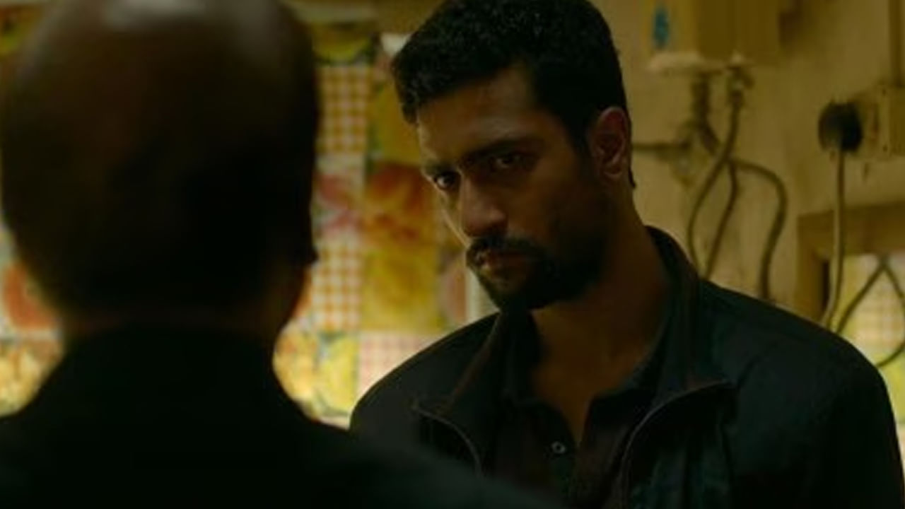 ఈ సైకో థ్రిల్లర్ ఊహించని మలుపులతో సాగుతుంది. ఇందులో విక్కీ కౌశల్ ప్రధాన పాత్రలో నటించాడు. ఆ సమయంలో అతను పెద్ద స్టార్ కాకపోయినా, "మసాన్" తర్వాత విమర్శకుల ప్రశంసలు పొందిన నటుడు అయ్యాడు. ఈ సినిమా పేరు "రామన్ రాఘవ్ 2.0". 