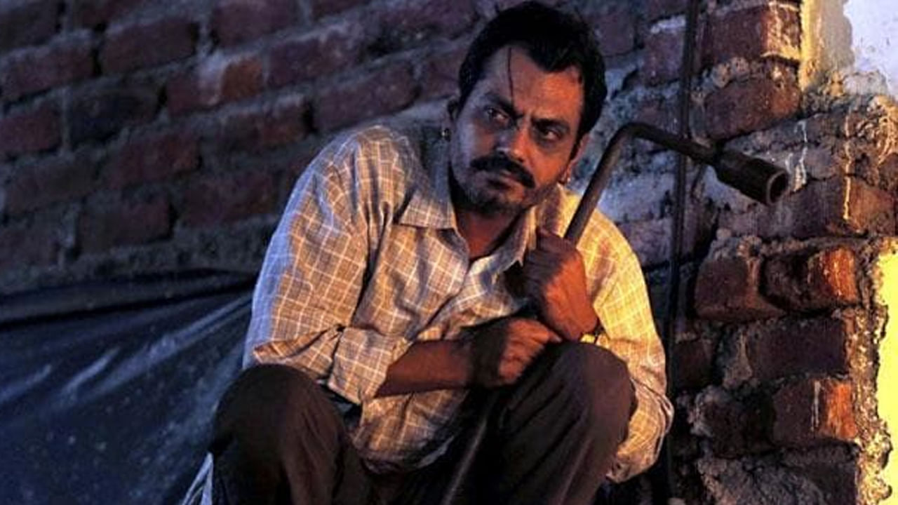 ఇందులో బాలీవుడ్ నటుడు నవాజుద్దీన్ సిద్ధిఖీ రాత్రిపూట మహిళలను వేటాడి, చంపి, అత్యాచారం చేసే సీరియల్ కిల్లర్ రామన్ పాత్రను పోషించాడు. విక్కీ ఇన్స్పెక్టర్ పాత్ర పోషించాడు. విక్కీ పాత్రధారి, ACP రాఘవన్, నిందితుడు రామన్‌ను పట్టుకోవడానికి వెతుకుతాడు. రామన్ పోలీసులకు లొంగిపోయి తొమ్మిది మందిని హత్య చేసినట్లు ఒప్పుకుంటాడు. 