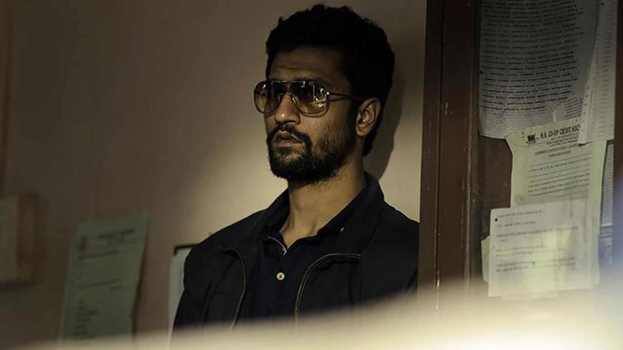 ఆ తర్వాత పోలీసులు అతన్ని జైలులో పెడతారు. రామన్ జైలు నుంచి తప్పించుకుంటాడు. తన సోదరి ఇంటికి వెళ్లి, తన సోదరిని, బావమరిదిని, మేనల్లుడిని హత్య చేస్తాడు. ఆ తర్వాత మళ్ళీ అమ్మాయిలను హత్య చేసి అత్యాచారం చేయాలని ప్లాన్ చేస్తాడు.  