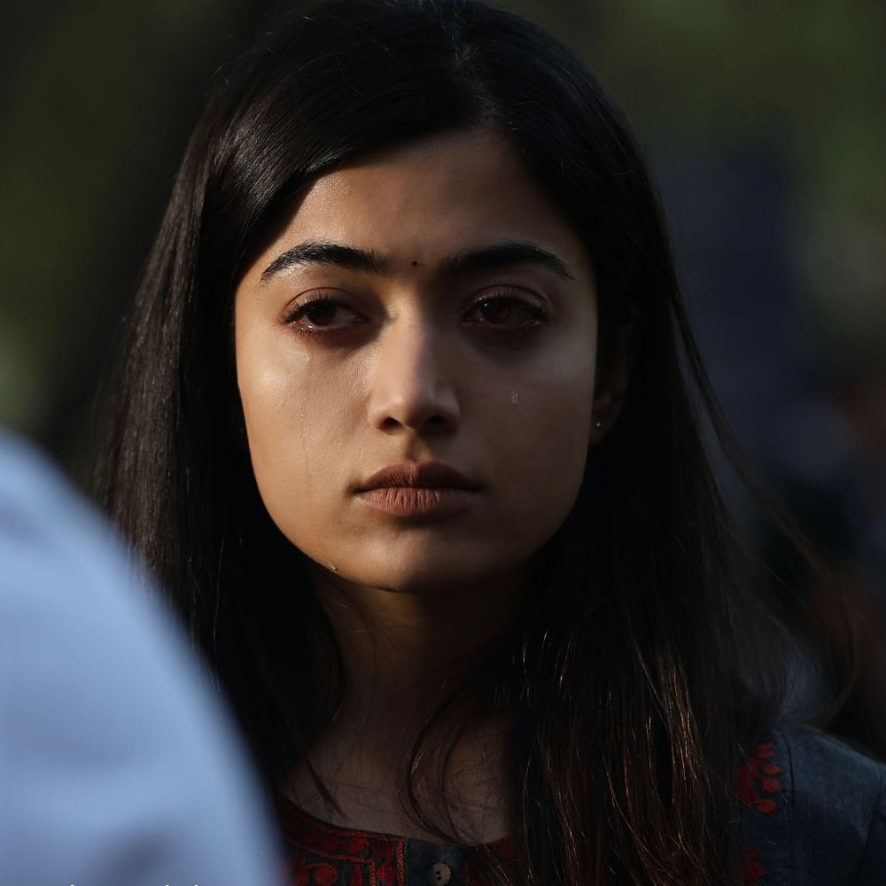 ఈ సినిమాకు రష్మిక కేవలం 3 కోట్లు మాత్రమే పారితోషికం తీసుకుందని సమాచారం. నిజానికి ఆమె ఒక్కో సినిమాకు రూ.10 కోట్ల వరకు పారితోషికం తీసుకుంటుంది. ఇప్పుడు తెలుగుతోపాటు హిందీలోనూ బ్యాక్ టూ బ్యాక్ సినిమాల్లో నటిస్తూ బిజీగా ఉంది ఈ ముద్దుగుమ్మ.