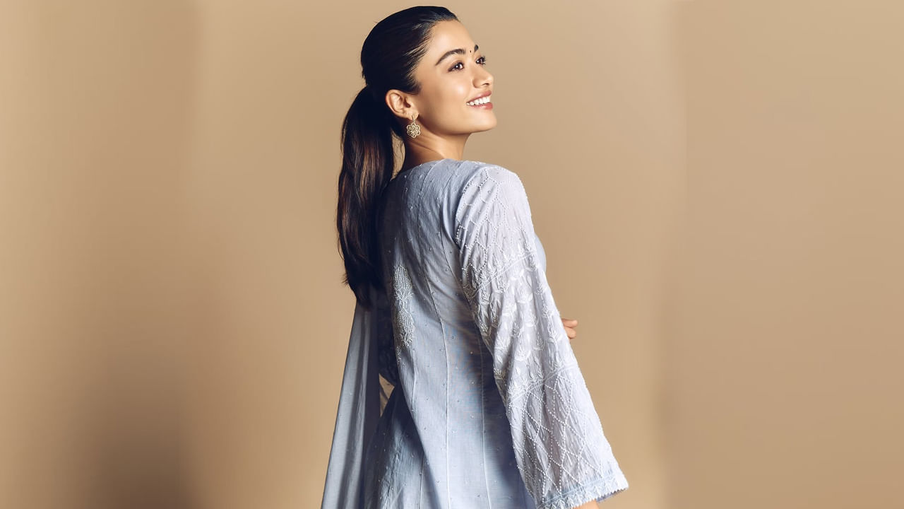 ఛలో సినిమాతో తెలుగు చిత్ర పరిశ్రమకు పరిచయమైన ఈ బ్యూటీ త్వరలో దిగర్ల్ ఫ్రెండ్ మూవీతో అభిమానుల ముందుకు రానుంది. దీంతో ఈ బ్యూటీ వరసగా మూవీ ప్రమోషన్స్ లో సందడి చేస్తుంది.