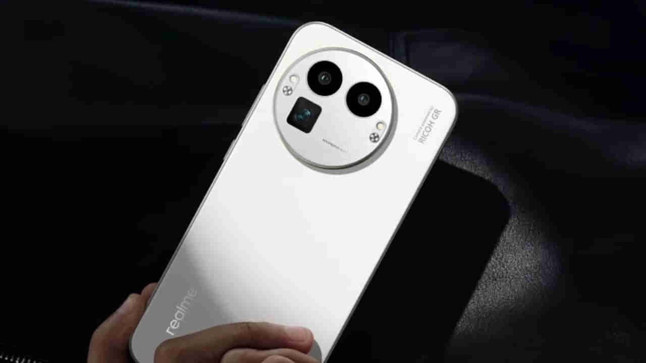 Realme Phones: రియల్ మీ నుంచి అదిరిపోయే ఫీచర్లతో రెండు స్మార్ట్ఫోన్లు.. నేడే లాంచ్.. ఫీచర్లు ఇవే..