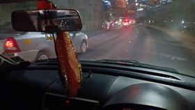 కారులో ఇద్దరు మహిళలు, ముగ్గురు వ్యక్తులు..