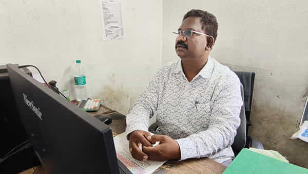 Andhra: సర్.! ఆఫీస్పై ఏసీబీ రైడ్స్ అంట.. ఫోన్ కాల్ రాగానే దడుసుకున్నాడు.. కట్ చేస్తే