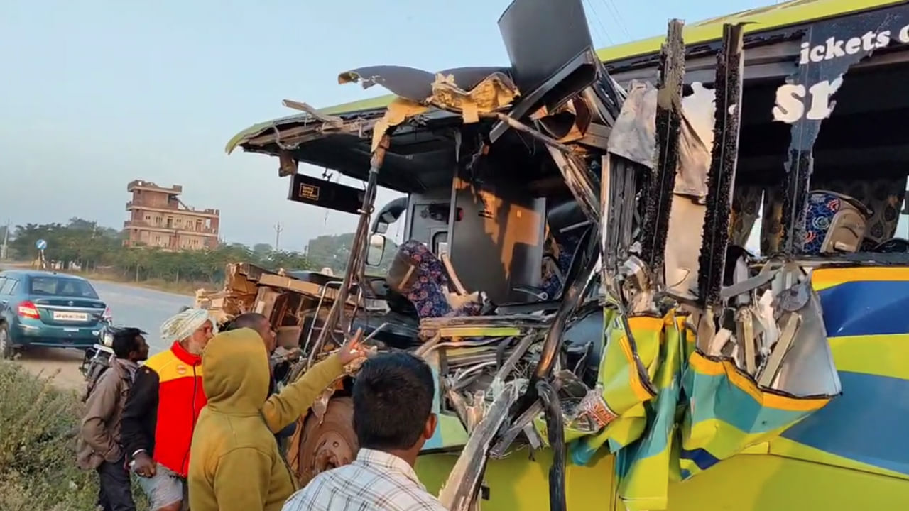 Telangana: హైవేపై మరో బస్సు ప్రమాదం.. ఇద్దరు డ్రైవర్ల నిర్లక్ష్యంతో ప్రయాణికుల ప్రాణాలు బలి