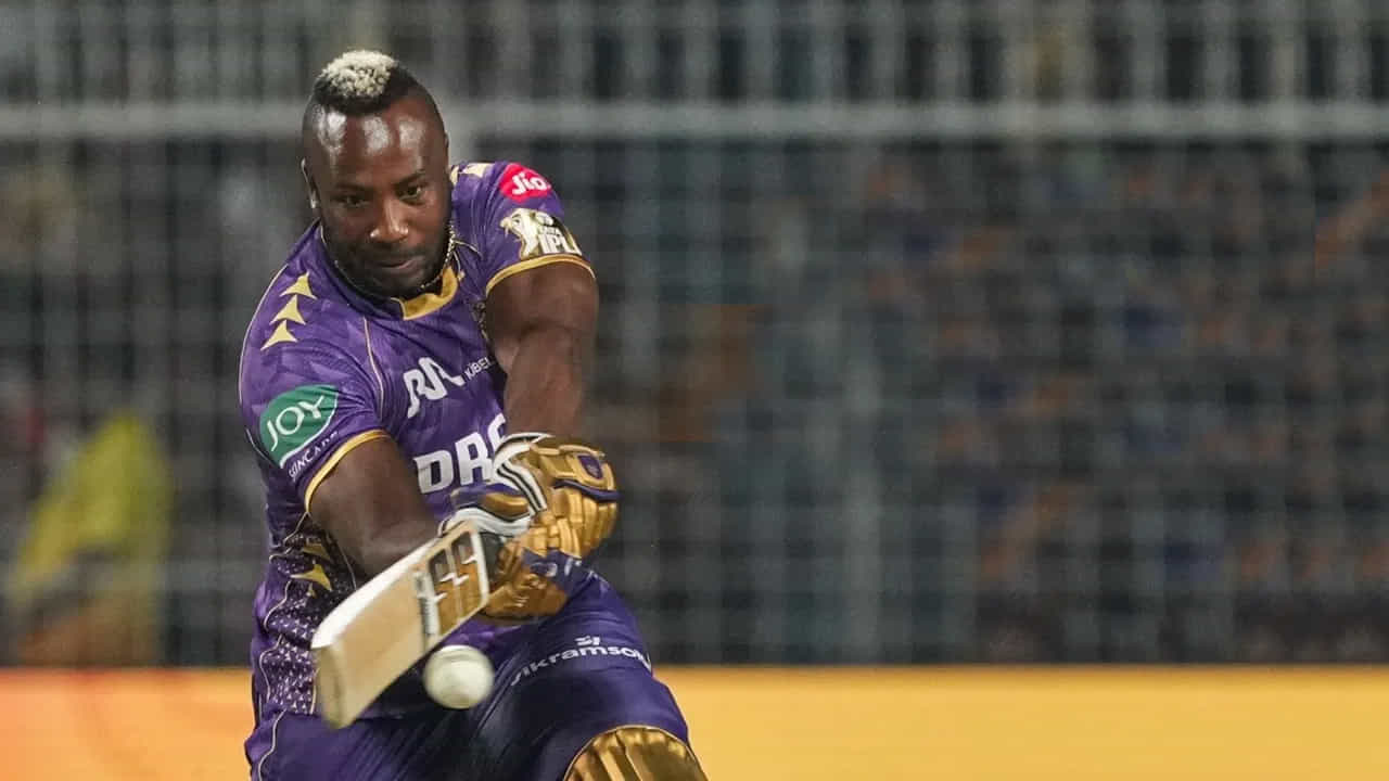 వెంకటేష్ మాత్రమే కాదు, KKR కూడా స్టార్ ఆల్ రౌండర్ ఆండ్రీ రస్సెల్ను విడుదల చేయడం ద్వారా ఆశ్చర్యకరమైన నిర్ణయం తీసుకుంది. గత 11 సీజన్లుగా KKR తో ఉన్న వెస్టిండీస్ స్టార్ను KKR రూ. 12 కోట్లకు నిలుపుకుంది. అయితే, ఫిట్నెస్, ఫామ్తో ఇబ్బంది పడుతున్న రస్సెల్ 13 మ్యాచ్లలో 165 పరుగులు చేసి 8 వికెట్లు మాత్రమే తీసుకున్నాడు.