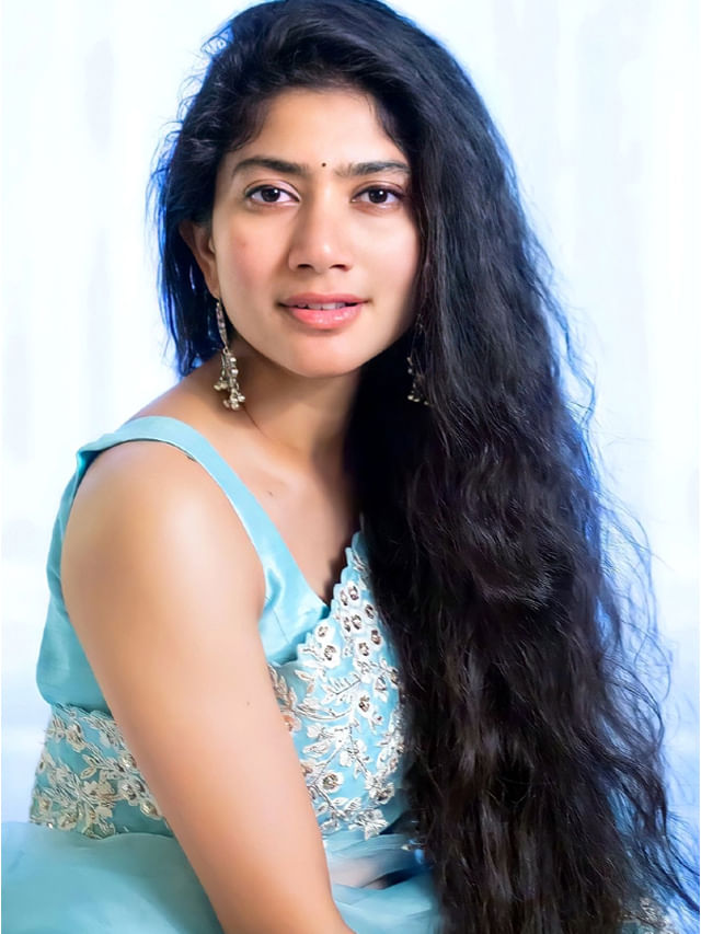 సినిమాలు తక్కువే.. సంపాదన ఎక్కువ.. సాయి పల్లవి ఆస్తులు ఎంతంటే..