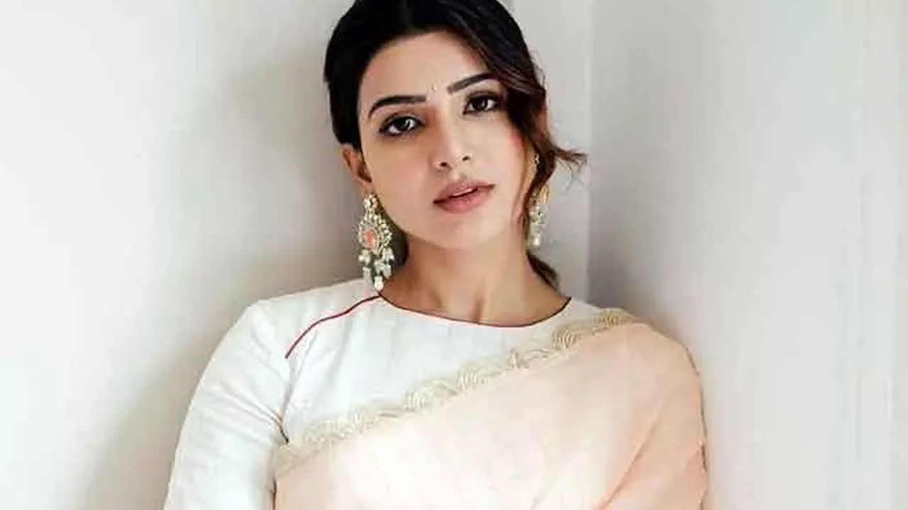 బ్యూటీ సమంత గురించి ఎంత చెప్పినా తక్కువే. అందం, అభినయం ఈ ముద్దుగుమ్మ సొంతం. ఈ బ్యూటీ తన క్యూట్ నెస్, అందం, నటనతో ఎంతో మంది మదిని దోచుకుంది. టాలీవుడ్లో వరసగా బ్లాక్ బస్టర్స్ అందుకొని సత్తా స్టార్ హీరోయిన్గా సత్తా చాటింది. కాగా, బ్యూటీ తన కెరీర్ మంచి ఫామ్లో ఉన్న సమయంలో కొన్ని సినిమాలు రిజక్ట్ చేసింది. దీంతో ఈబ్యూటీకి ఫ్లాప్స్ అనేవే లేకుండా పోయాయి. మరి ఈ ముద్దుగుమ్మ రిజక్ట్ చేసిన ఆ ఫ్లాప్ మూవీస్ ఏవో చూద్దాం పదండి.