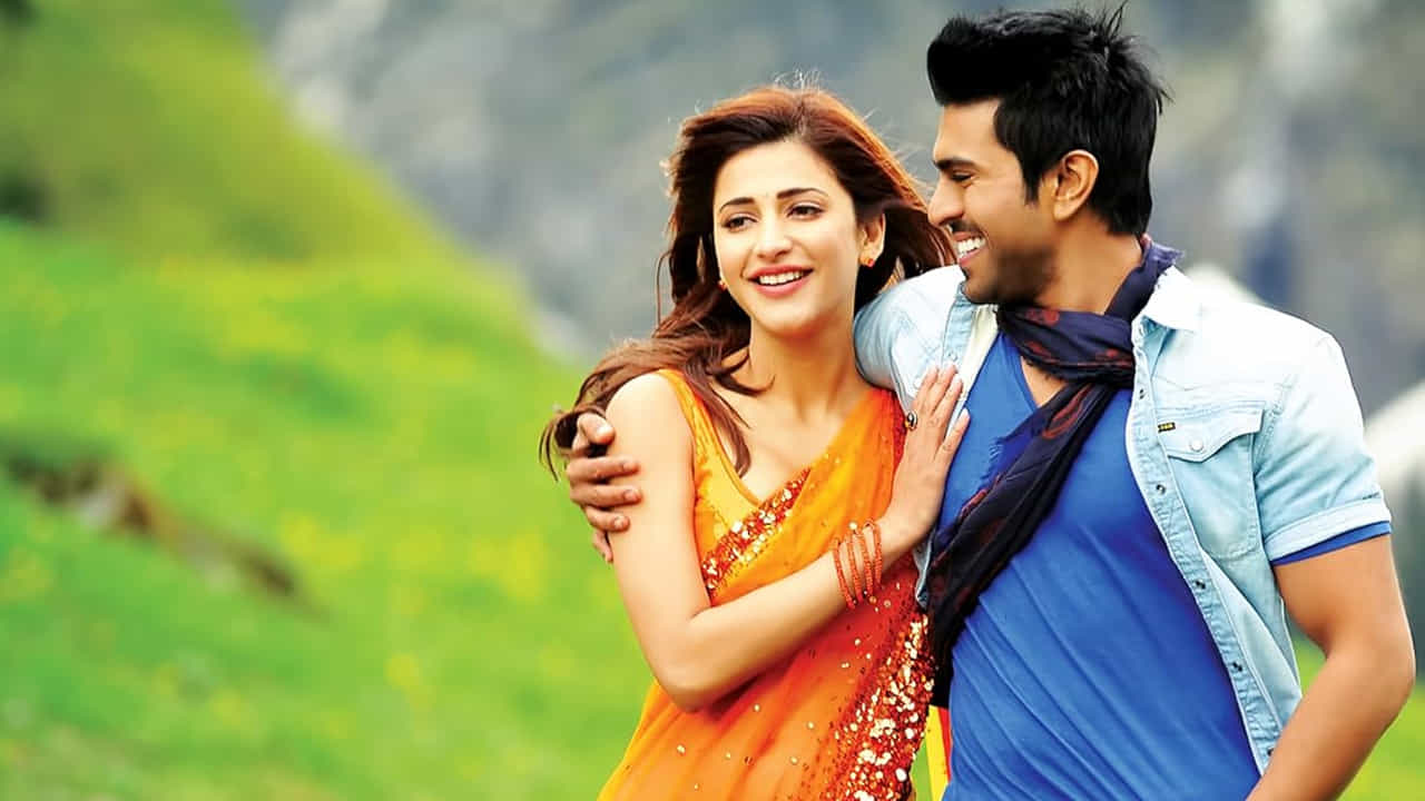 అదే విధంగా రామ్ చరణ్, అల్లు అర్జున్ కాంబోలో వచ్చిన సినిమా ఎవడు. ఇందులో శృతి హాసన్, కాజల్ హీరోయిన్స్గా నటించారు. అయితే ఈ మూవీలో సమంతకు అవకాశం వచ్చిందంట, శృతి హాసన్ స్థానంలో సమంత నటించాల్సి ఉండేదంట. కానీ తనకు అనారోగ్య సమస్యలు ఉండటంతో సమంత ఈ మూవీని రిజక్ట్ చేసి, ఫ్లాప్ నుంచి తప్పించుకుంది.