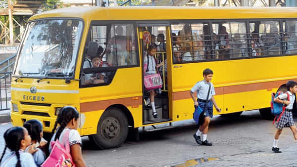 స్కూల్ బస్సులు ఎల్లో కలర్లోనే ఎందుకు ఉంటాయో తెలుసా? దాని వెనకున్న సైన్స్ ఇదే..