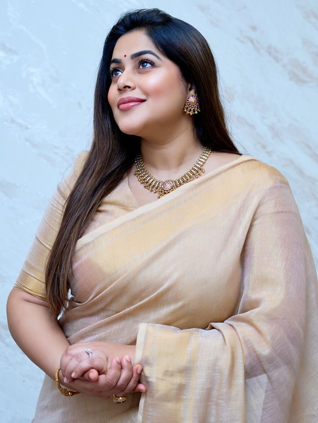 బొద్దుగా ఉన్న ముద్దుగానే ఉన్న పూర్ణ.. మైకం తెప్పిస్తున్న లేటెస్ట్ పిక్స్