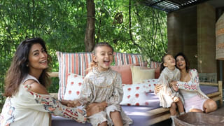 తెల్ల డ్రెస్‌లో చందమామలా.. క్యూట్‌గా అనుపమా!