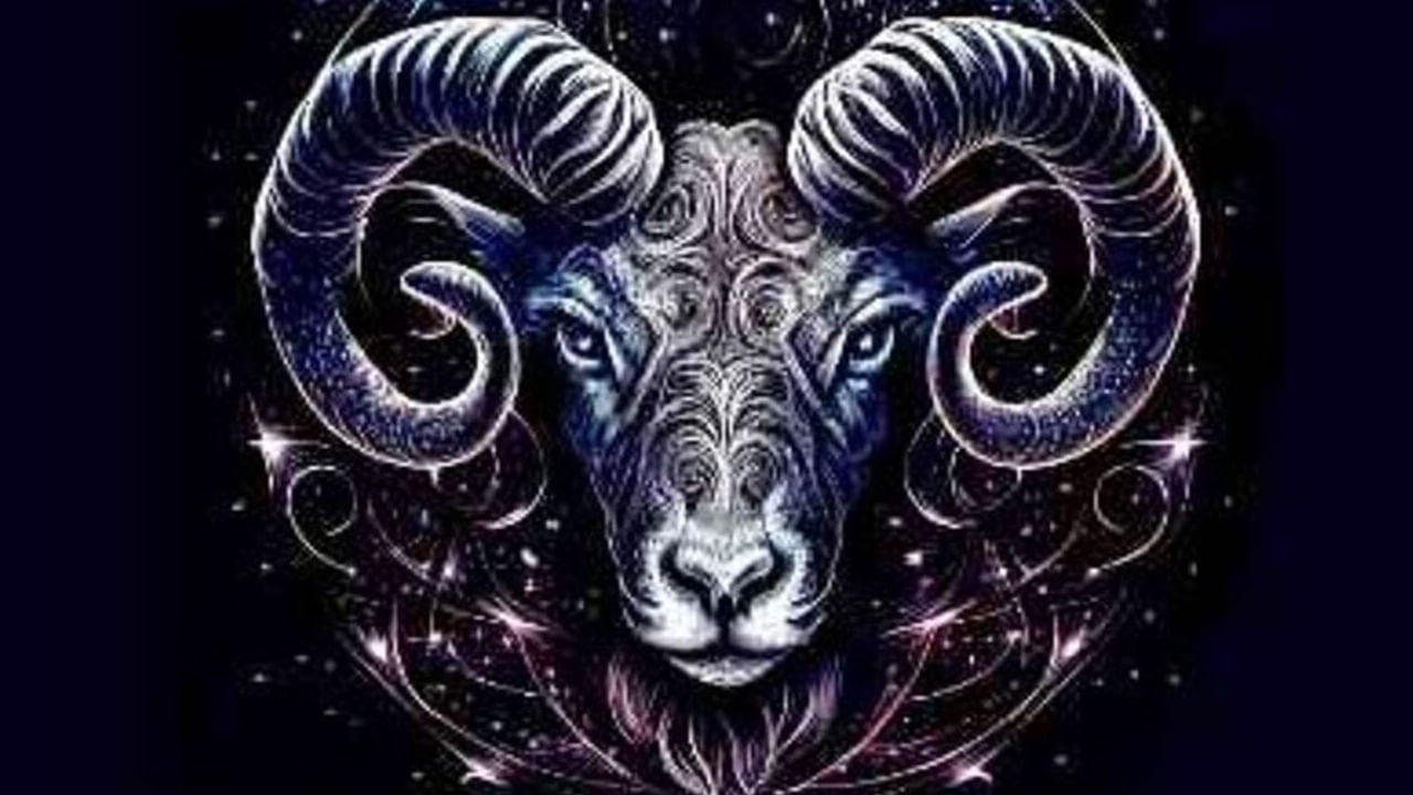  మేష రాశి : మేష రాశి వారికి 2026 చాలా అద్భుతంగా ఉండబోతుంది. వీరి జీవితంలో కొత్త మార్పులు చోటు చేసుకోనున్నాయి. అంతే కాకుండా కెరీర్ కూడా చాలా బాగుటుంది. వీరు ఈ సంవత్సరంలో కొత్త కొత్త అవకాశాలు అందుకుంటారు. సమాజంలో వీరి కీర్తి ప్రతిష్టలు పెరుగుతాయి. ఆర్థికం, ఆరోగ్య పరంగా చాలా అద్భుతంగా ఉంటుంది. వీరికి ఇంట్లో సంపద వర్షం కురుస్తుందంట.