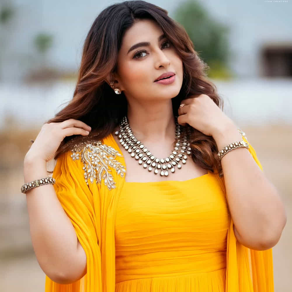 తెలుగు, తమిళం, మలయాళం, కన్నడ చిత్రాలలో నటించి జనాలకు దగ్గరైన స్నేహ.. అందం, అభినయంతో ఇండస్ట్రీలో తనకంటూ ప్రత్యేక ఇమేజ్ సొంతం చేసుకుంది. తమిళ్ హీరో ప్రసన్న కుమార్ ను ప్రేమించి పెళ్లి చేసుకుంది. స్నేహకు ఒక కొడుకు, ఒక కూతురు ఉన్నారు.