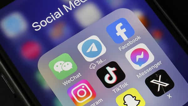 Social Media: ప్రభుత్వం సంచలన నిర్ణయం.. అక్కడ ఫేస్బుక్, ఇన్స్టాగ్రామ్, స్నాప్చాట్ బ్యాన్..