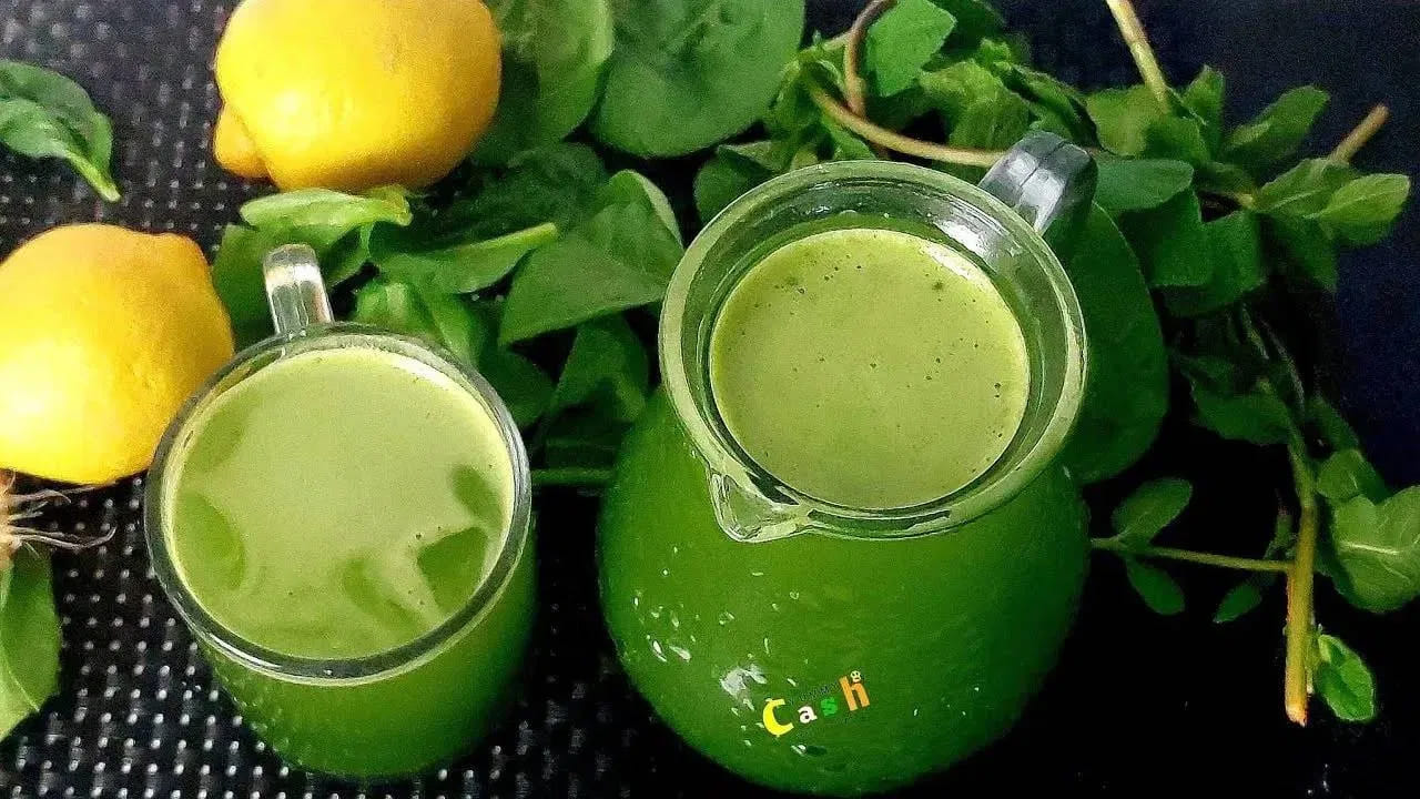 ఆరోగ్యకరమైన చర్మానికి పాలకూర కూడా ఎతో మేలు చేస్తుంది. పాలకూర జ్యూస్‌ ప్రతిరోజూ ఆహారంలో తీసుకుంటే చర్మ సమస్యలు కూడా తొలగిపోతాయి. శీతాకాలంలో పాలకూర జ్యూస్‌  తాగడం వల్ల రోగాలు రాకుండా నివారించవచ్చు. 