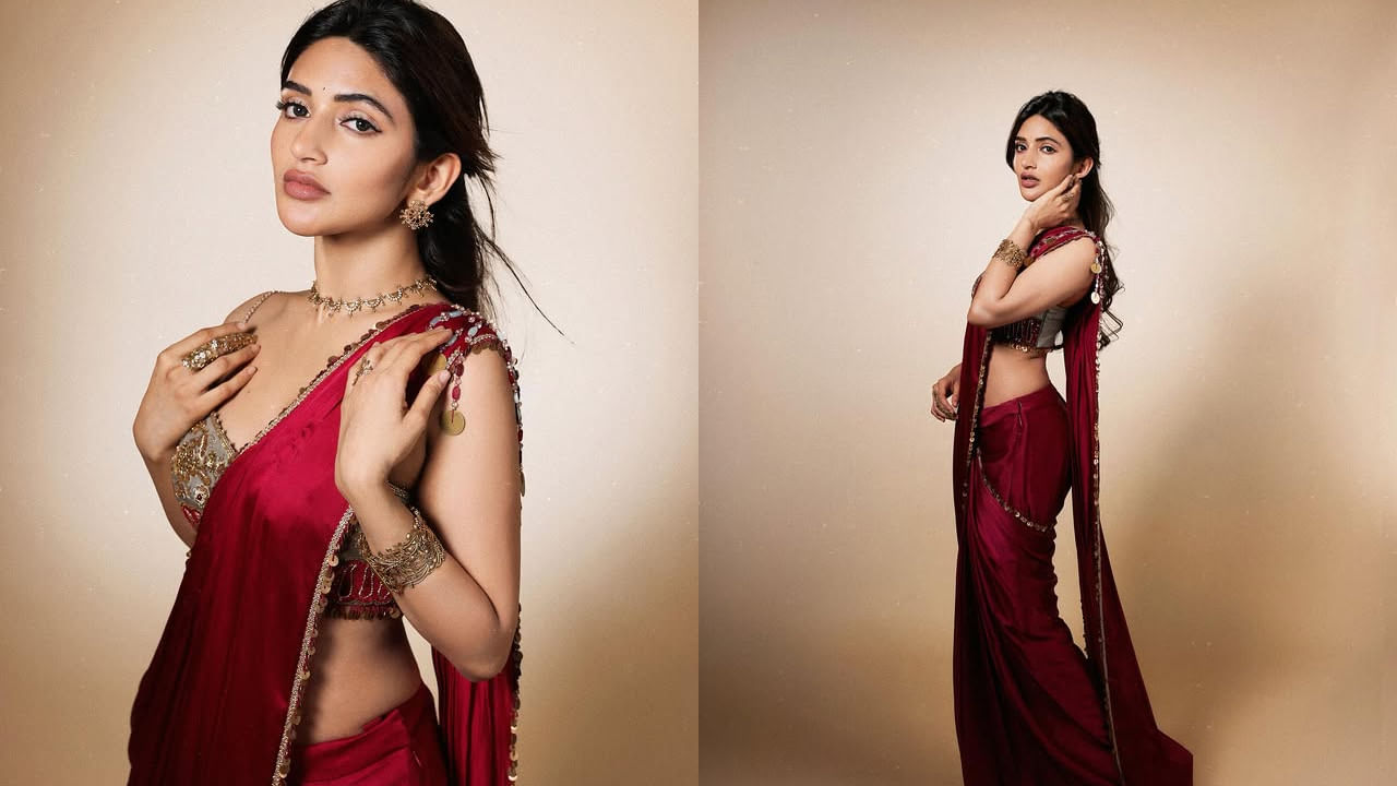 తర్వాత రవితేజ సరసన ధమాకా సినిమాలో నటించి, ఆ మూవీలో తన డాన్స్తో మంచి ఫేమ్ సంపాదించుకుంది. దీంతో యూత్లో మంచి క్రేజ్ సంపాదించుకుంది. ఈ మూవీ బ్లాక్ బస్టర్ అవ్వడంతో ఈ అమ్మడు క్రేజ్ విపరీతంగా పెరిగిపోయింది.