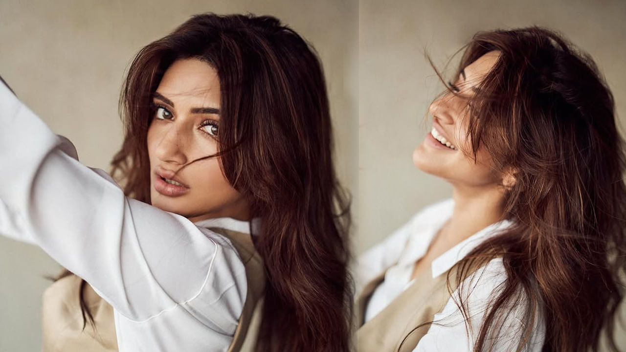 పెళ్లి సందD మూవీతో టాలీవుడ్‌లోకి ఎంట్రీ ఇచ్చిన బ్యూటీ శ్రీలీల. ఈ అందాల ముద్దుగుమ్మ మొదటి సినిమాతోనే తన అందంతో అందరినీ తన వైపుకు తిప్పుకుంది, అందమే కాకుండా ,డ్యాన్స్, నటనతో అందరినీ మాయ చేసి, యూత్‌లో మంచి ఫ్యాన్ ఫాలోయింగ్ సంపాదించుకుంది. ఈ మూవీ తర్వాత ఈ అందాల చిన్నదానికి వరసగా అవకాశాలు క్యూ కట్టాయి.