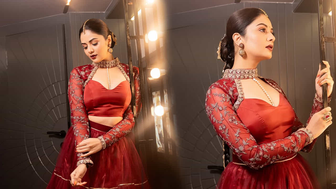 పటాస్ కామెడీ షోతో తెలుగు అభిమానులకు పరిచయమై ఈ బ్యూటీ, తన కామెడీ, పంచ్ డైలాగ్స్, అల్లరితో మంచి గుర్తింపు తెచ్చుకుంది.  తర్వాత అందరినీ ఆకట్టుకొని పలు సినిమాల్లో ఛాన్స్‌లు కొట్టేసింది. మూవీల్లో తన నటనతో అందరినీ ఆకట్టుకుంది.