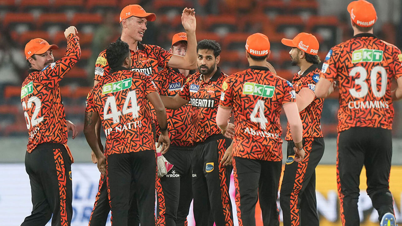 IPL 2026 మినీ వేలం కోసం సన్‌రైజర్స్ హైదరాబాద్ వ్యూహాలు సిద్దం చేస్తోంది. నవంబర్ 15వ తేదీ  రిటెన్షన్, రిలీజ్ లిస్టులకు లాస్ట్ డే కావడంతో భవిష్యత్తు ప్రణాళికలు దృష్టిలో పెట్టుకుని యువ ఆటగాళ్ళకు పెద్ద పీట వేస్తోంది. ఇక డిసెంబర్ 15న మినీ వేలం జరిగే అవకాశం ఉంది. 