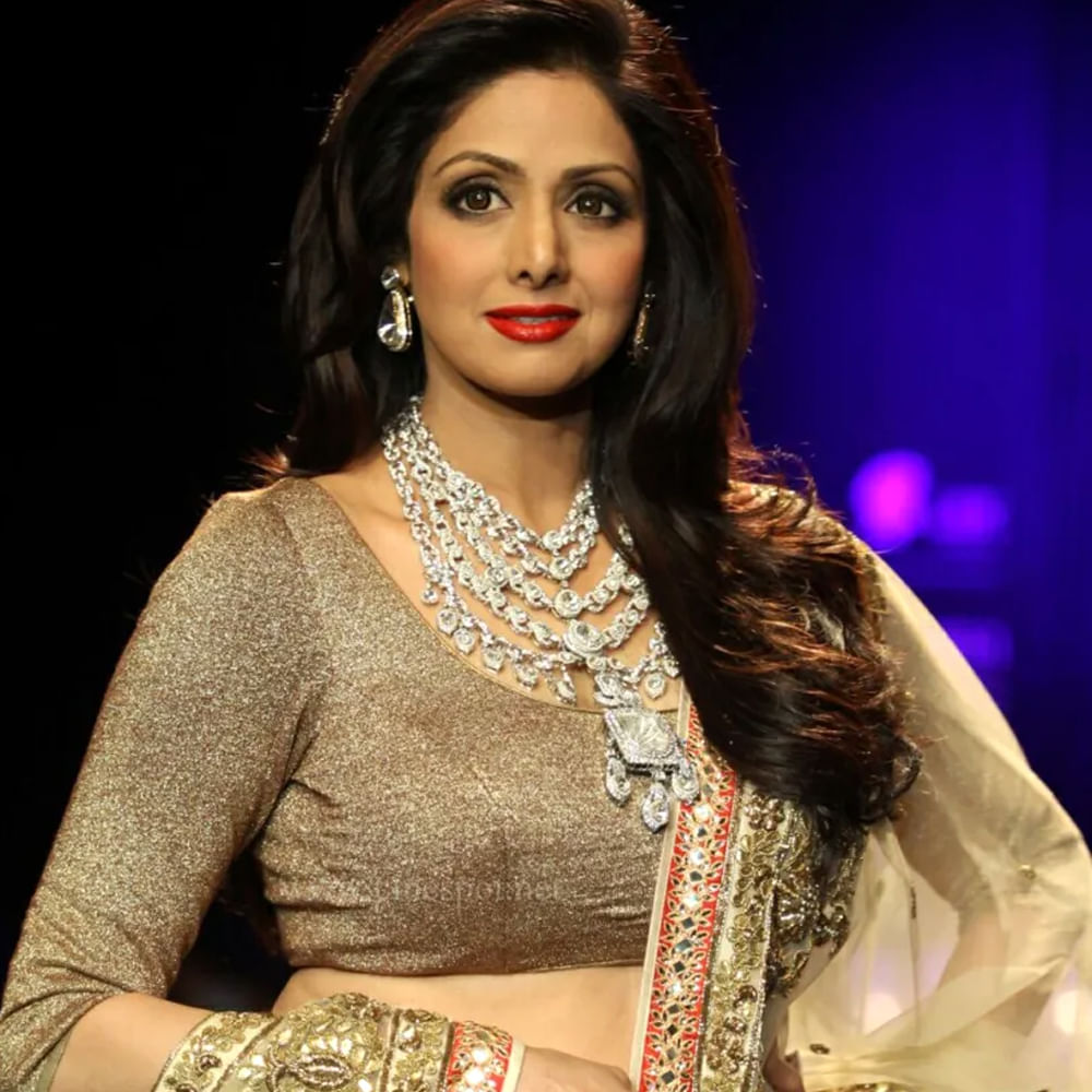 అయితే శివగామి పాత్రలో రమ్యకృష్ణ ఇరగదీశారు. శ్రీదేవి ఆపాత్ర ఒప్పుకోకపోవడం మంచిదైంది అని రాజమౌళి ఓ ఇంటర్వ్యూలో అన్నారు. అలాగే ఓ ఇంటర్వ్యూలో శ్రీదేవి మాట్లాడుతూ.. రెమ్యునరేషన్ కోసం సినిమా ఒప్పుకోవడం అనేది నిజం కాదు అని అన్నారు.