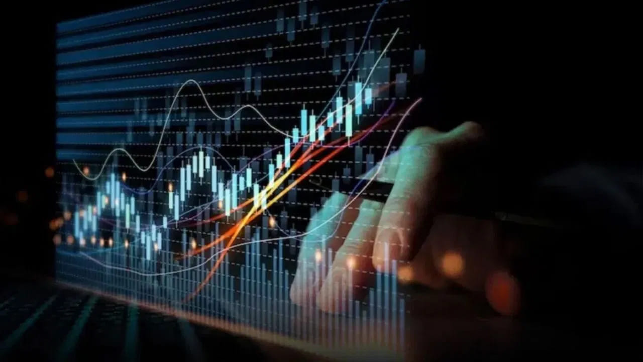  Stock Market: 2025 సంవత్సరం చివరి నెల 'డిసెంబర్' సోమవారం నుండి ప్రారంభమవుతుంది. NSE అధికారిక సెలవు క్యాలెండర్ ప్రకారం.. డిసెంబర్‌లో వారాంతపు సెలవులు కాకుండా, మొత్తం నెలలో ఒకే ఒక ట్రేడింగ్ సెలవు ఉంటుంది.