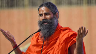 Swami Ramdev: చిన్న వయసులోనే జుట్టు రాలుతోందా.. స్వామి రామ్‌దేవ్ అద్భుత పరిష్కారాలు ఇవే..