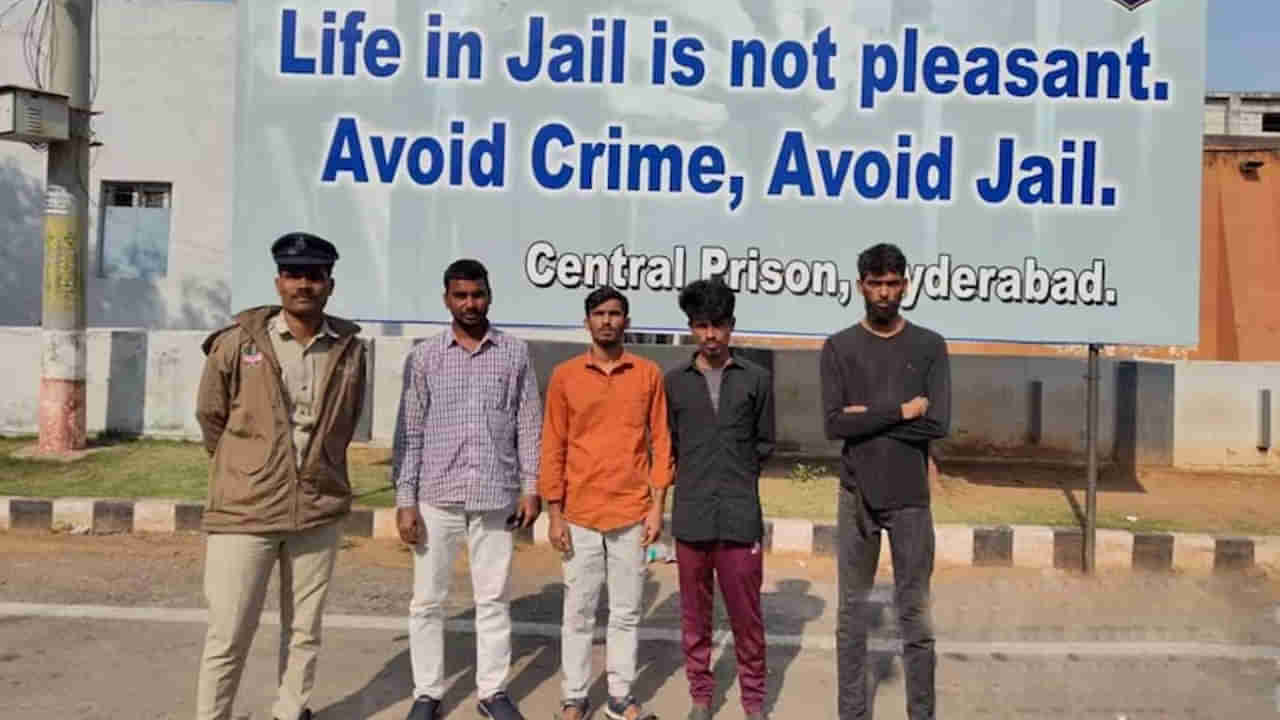 Telangana: ఏ చట్టంలో ఉంది సార్..! రాత్రి పూట రోడ్డుపై తిరిగితే కేసు పెడతారా.?