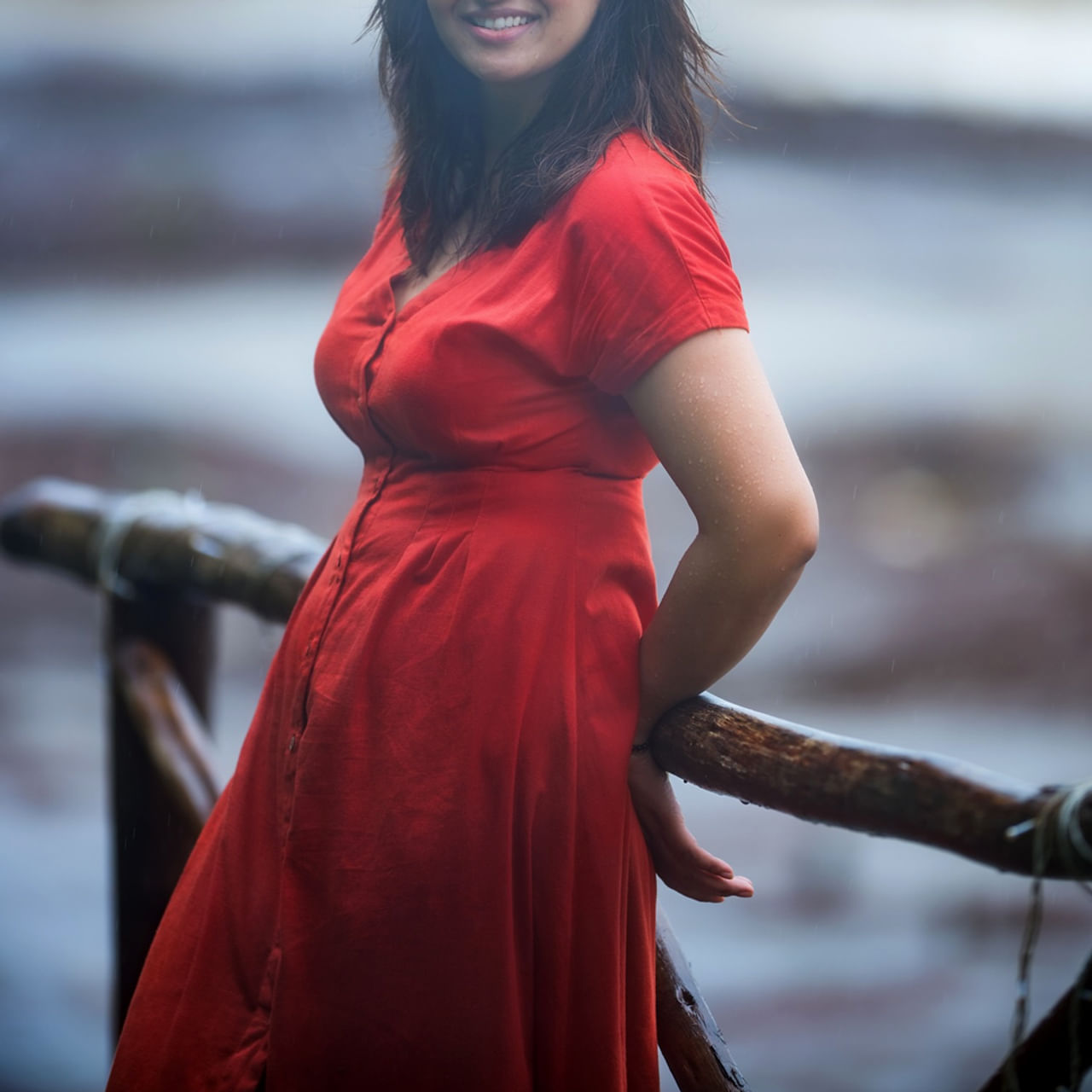 చాలా మంది అందాల భామలు ఇండస్ట్రీలో కొన్ని సినిమాలతోనే క్రేజ్ సొంతం చేసుకొని ఆతర్వాత కనిపించకుండా మాయం అవుతున్నారు. తక్కువ సినిమాలతో క్రేజ్ తెచ్చుకొని ఆతర్వాత ఊహించని విధంగా సినిమాలకు దూరం అయిన వారు చాలా మంది ఉన్నారు. కొంతమంది పెళ్లి చేసుకొని సినిమాలకు దూరం అయితే మరికొంతమంది మాత్రం క్రేజ్ తగ్గి సినిమాలకు గుడ్ బై చెప్పేశారు.