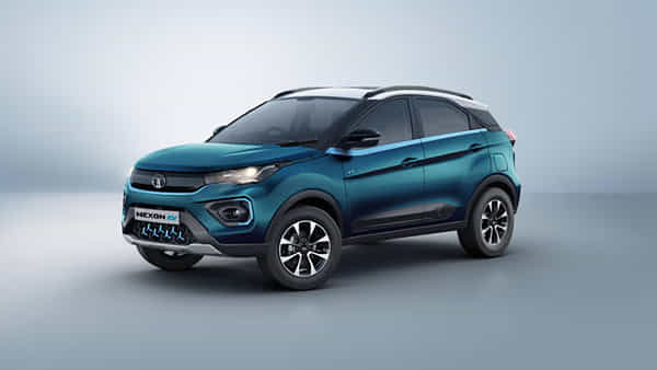 Indian Car Sales: హాట్ కేకుల్లా అమ్ముడుపోతున్న కార్లు.. భారత్లో టాప్ 10 కార్లు..