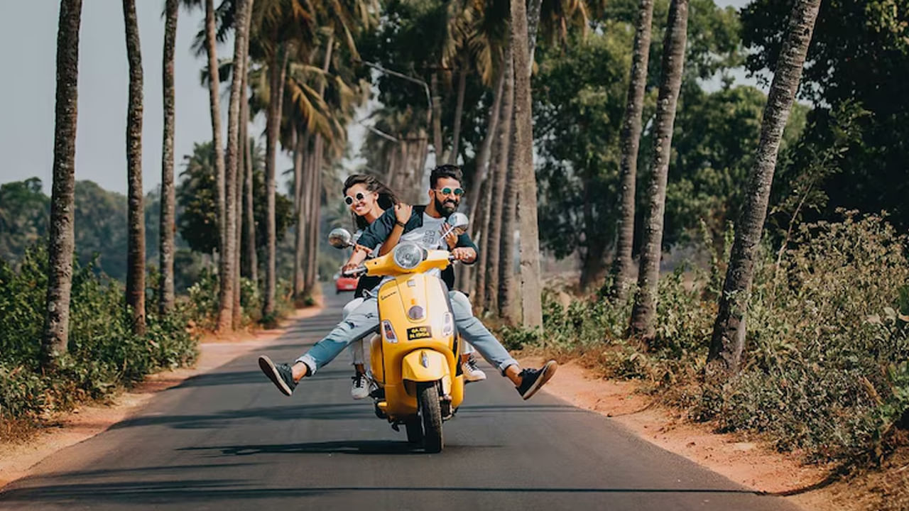 ప్రయాణాలు: అమావాస్య రోజు వీలైనంత వరకు ప్రయాణాలు చేయకూడదన్నది పెద్దల మాట. అమావాస్య రోజు ప్రతికూల ప్రభావం ఎక్కువగా ఉంటుందని, దీనివల్ల ప్రమాదాలు జరిగే అవకాశం ఉందని నమ్ముతారు. మరీ ముఖ్యంగా అమావాస్య రోజు రాత్రి ప్రయాణాలు వాయిదా వేసుకోవడమే మంచిదని సూచిస్తుంటారు.