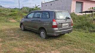 Andhra: అర్ధరాత్రి షాప్ కట్టేసి ఇంటికి వెళ్తున్న కపుల్.. ఇంతలో ఓ కారు సడన్‌ ఎంట్రీ.. సీన్ కట్ చేస్తే.!