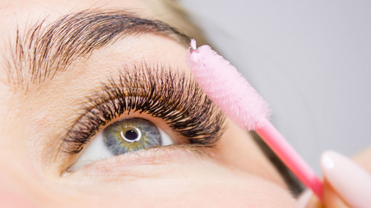Using Eye Lashes