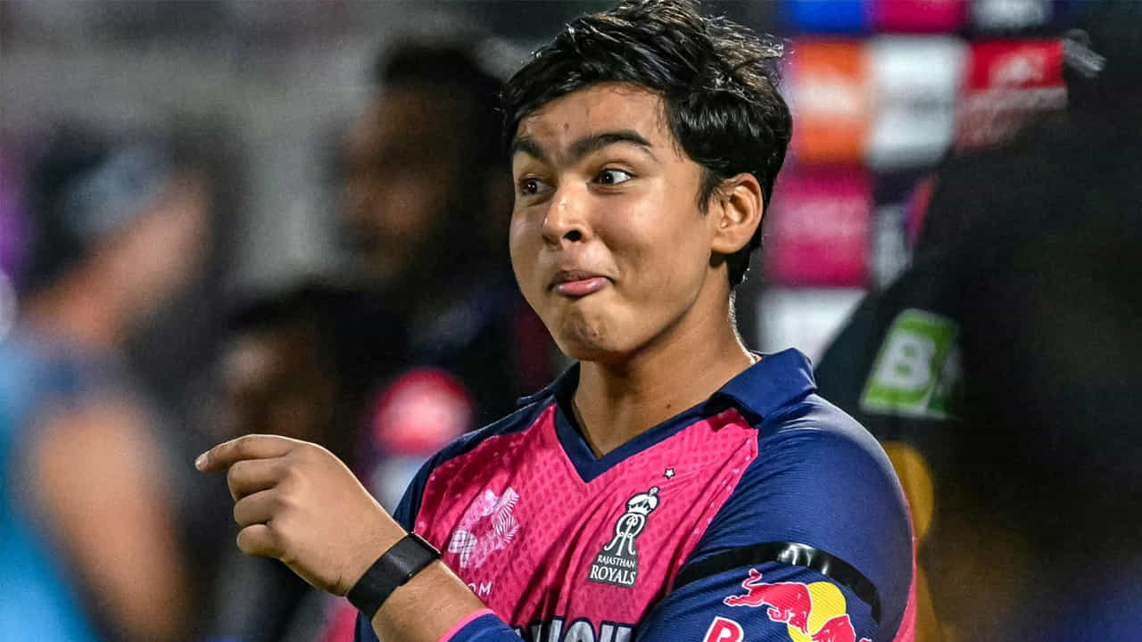 ఈ మ్యాచ్‌లో మొత్తంగా 42 బంతుల్లోనే 144 పరుగులు చేసి అవుట్ అయ్యాడు వైభవ్. ఇందులో 11 ఫోర్లు, 15 సిక్సర్లు కొట్టాడు. ఒకానొక సమయంలో 200 పరుగులు వైభవ్‌కు సాధ్యం అని అందరూ భావించగా.. చివరికి పెవిలియన్ చేరాడు.