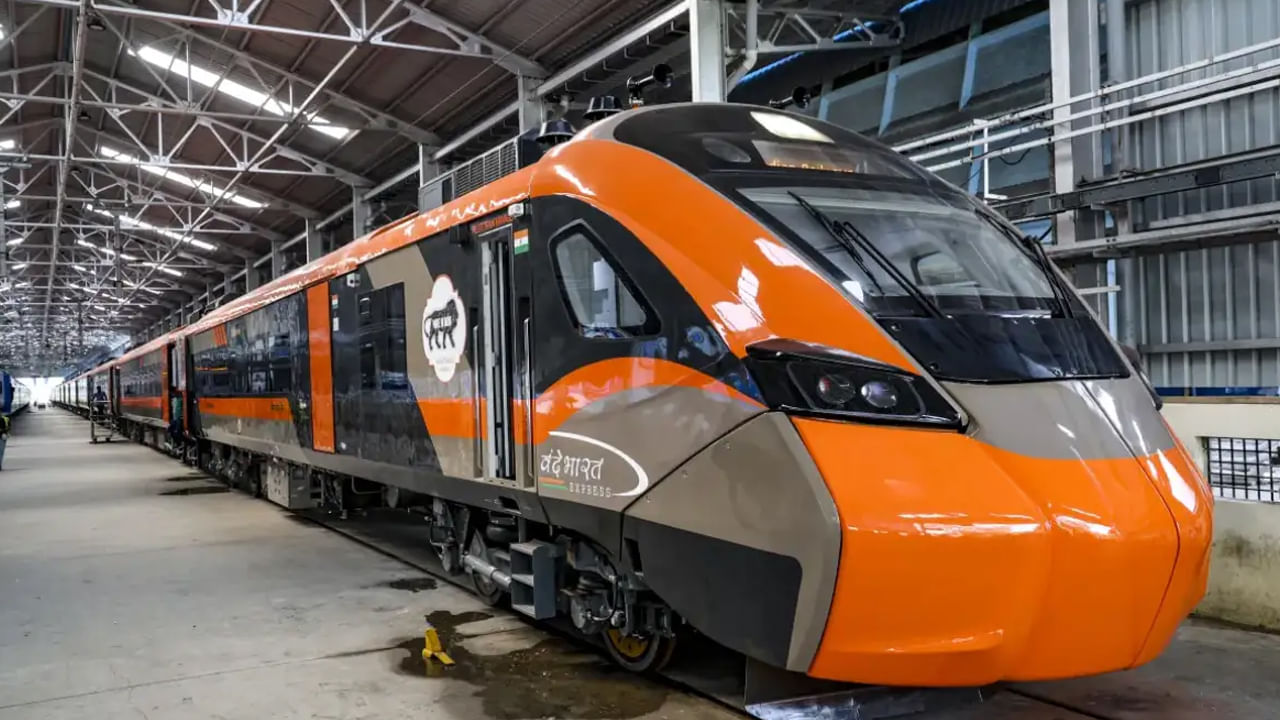 Vande Bharat Sleeper: గుడ్ న్యూస్.. త్వరలో కూత పెట్టనున్న వందే భారత్ స్లీపర్ రైళ్లు.. డేట్ ఫిక్స్..