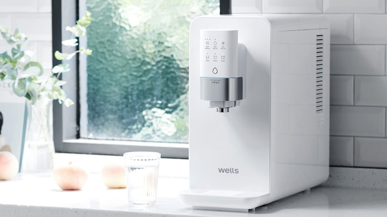 వాస్తు శాస్త్రం ప్రకారం, ఎప్పుడూ కూడా ఎలక్ట్రానిక్ వస్తువులను ఈశాన్యం వైపు పెట్టకూడదంట. దీని వలన ఇంట్లో గందరగోళ పరిస్థితులు ఏర్పడటమే కాకుండా, అప్పుల బాధలు కూడా పెరిగే ఛాన్స్ ఉంటుందంట. ముఖ్యంగా టీవీని ఎప్పుడూ కూడ పడమర వైపు పెట్టకూడదంట.