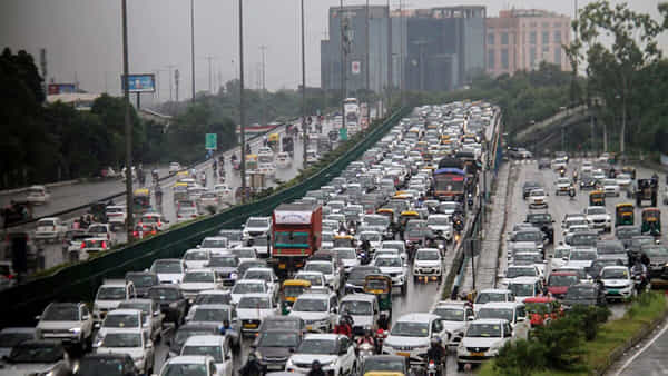 Vehicle Fitness: వాహనదారులకు భారీ దెబ్బ.. కేంద్రం కొత్త నిబంధనలు!