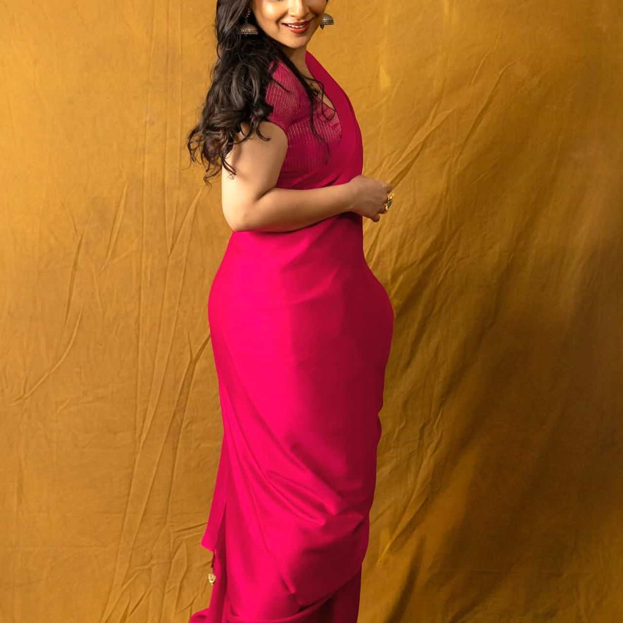 హీరోయిన్స్ చాలా మంది ఫిట్ నెస్ కు ఎంతో ప్రాధాన్యత ఇస్తారు. సినిమాల్లో పాత్రకు తగ్గట్టుగా హీరోయిన్స్ బరువు పెరగడం తగ్గడం లాంటివి చేస్తూ ఉంటారు. కొంతమంది స్టార్ హీరోయిన్స్ రెగ్యులర్ గా జిమ్ లో కష్టపడుతూ ఉంటారు. సినిమాలకు తగ్గట్టుగా శరీర ఆకృతిని మార్చుకుంటూ ఉంటారు. పాత్రలు డిమాండ్ చేస్తే దానికి తగ్గట్టుగా మారిపోతూ ఉంటారు.