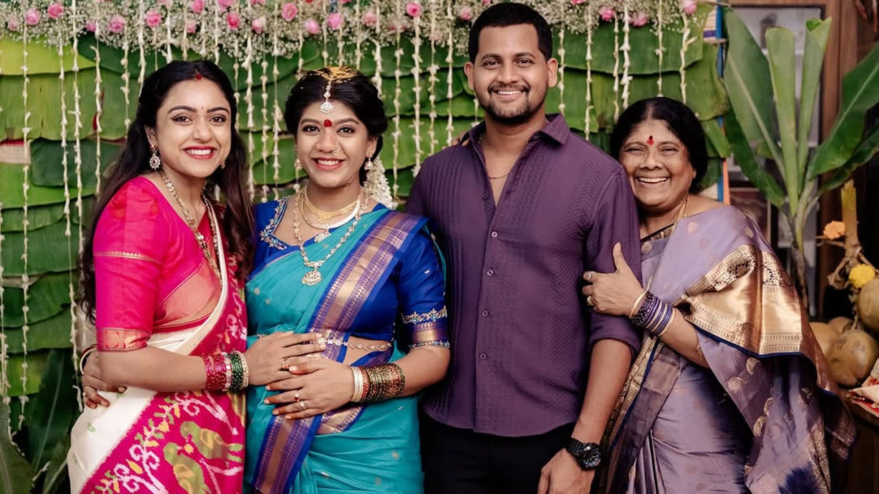  అయితే వరుణ్ సందేశ్ తో పెళ్లయ్యాక సినిమాలు తగ్గించేసిందీ అందాల తార. ఆ మధ్యన ఇద్దరూ కలిసి బిగ్ బాస్ షోలో సందడి చేశారీ లవ్లీ కపుల్.
