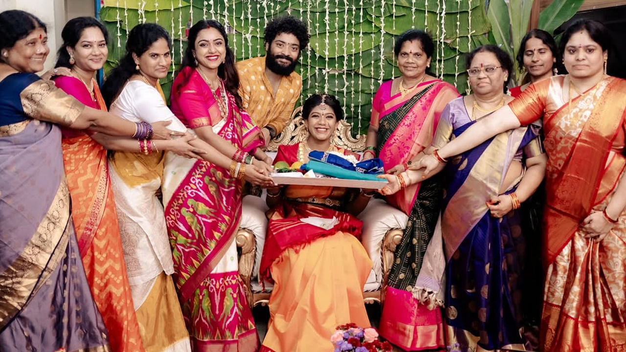  ఇదిలా ఉంటే త్వరలో వితికా షేరు సోదరి కృతికా షేరు తల్లి కానుంది. ప్రస్తుతం ఆమె నిండు గర్భంతో ఉంది. ఈ శుభవార్తను కొద్ది రోజుల క్రితమే ప్రకటించింది కృతిక.
