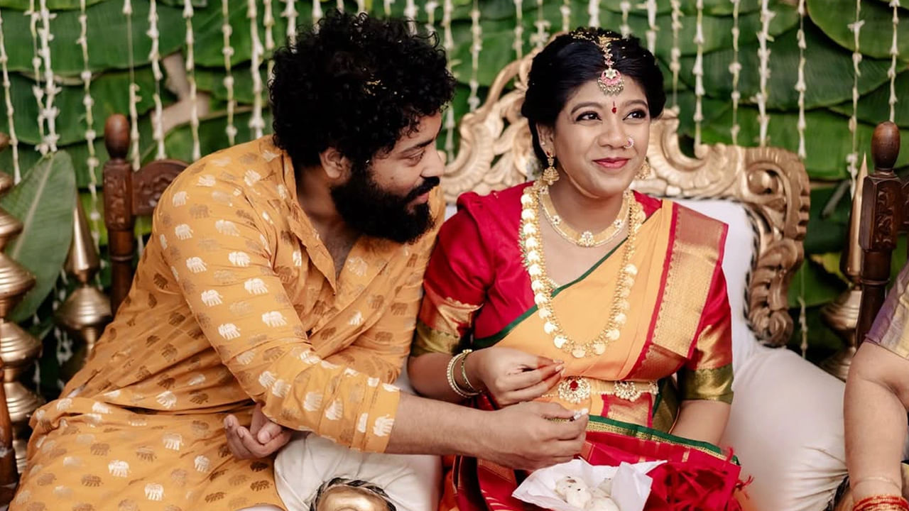  తాజాగా కృతిక షేరు సీమంతం ఘనంగా నిర్వహించారు కుటుంబ సభ్యులు. ముఖ్యంగా  వరుణ్ సందేశ్ సతీమణి వితికా షేరు దగ్గరుండి తన చెల్లి సీమంతం ఏర్పాట్లు చూసుకుంది. 