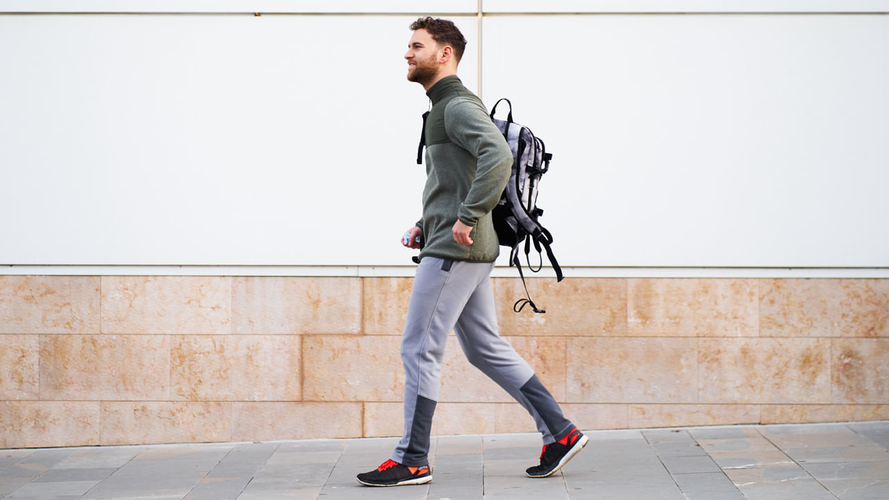 బరువు తగ్గడంలో సహాయపడుతుంది: ఈ నడక సాంకేతికత కేలరీల వ్యయాన్ని పెంచడానికి మీకు సహాయపడుతుంద., తరచుగా స్థిరమైన నడక వేగంతో పోలిస్తే మరింత ప్రభావవంతమైన బరువు తగ్గడానికి దారితీస్తుందని అంటున్నారు ఆరోగ్య నిపుణులు.