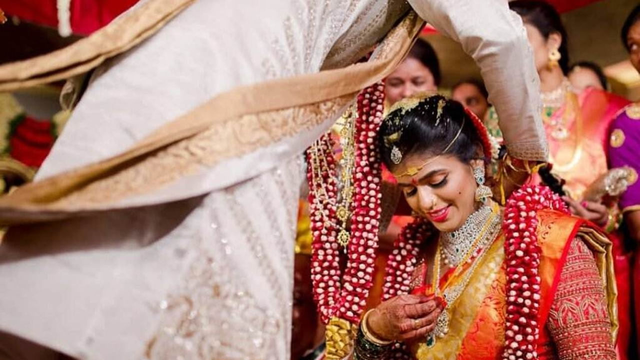 ఇద్దరు కుజ దోష స్త్రీ పురుషుల మధ్య వివాహం గ్రహ దుష్ఫలితాలను తొలగిస్తుంది. అలాగే ఒక వ్యక్తి వివాహంలో మంగళకరమైనప్పుడు, కుంభ వివాహ్ అనే ఈ ఆచారాన్ని నిర్వహించడం ద్వారా మంగళ దోషం ప్రతికూల ప్రభావాలను రద్దు చేయవచ్చు.